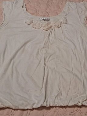 Cabi Size Large L Darling Cream Floral Detail Scoop Neck Top lot6384
